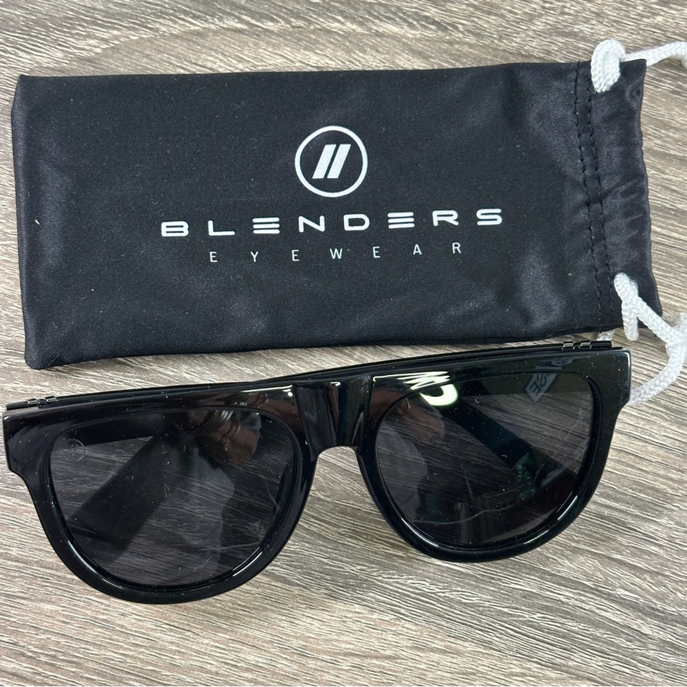 BLENDERS CLOVER SERIES‎ GLORY STYLE POLARIZED SUNGLASSES Black